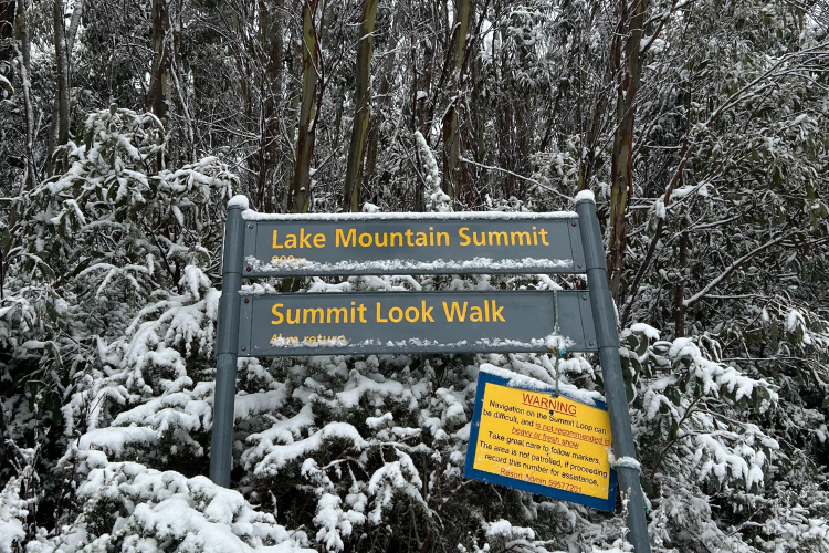 lake mountain summit sign
